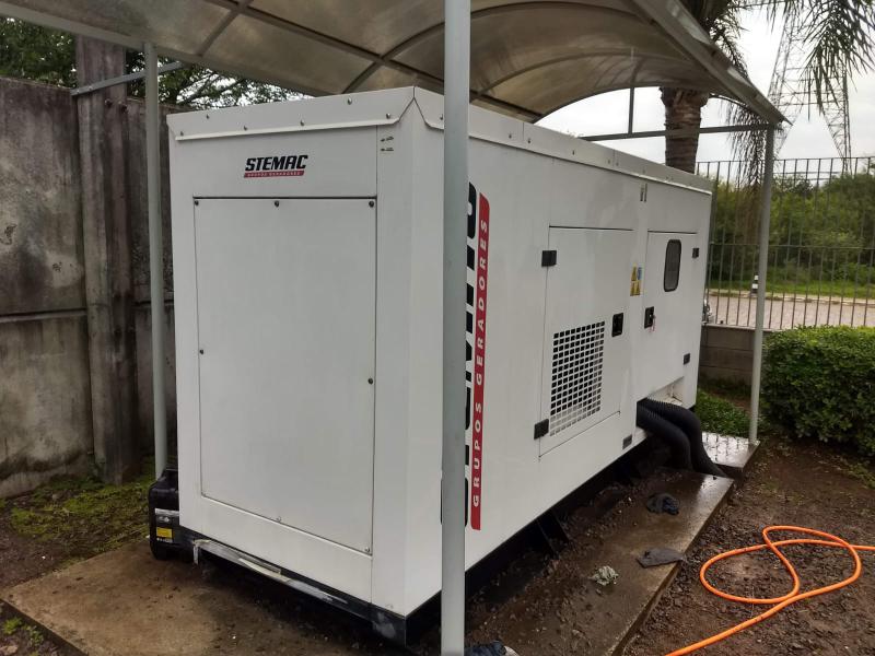 Gerador a diesel trifásico 75 kva 220v